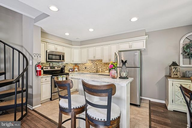 44 BRIDGEWATER DR, Marlton, NJ 08053