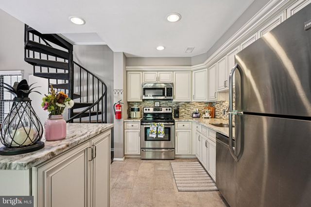 44 BRIDGEWATER DR, Marlton, NJ 08053