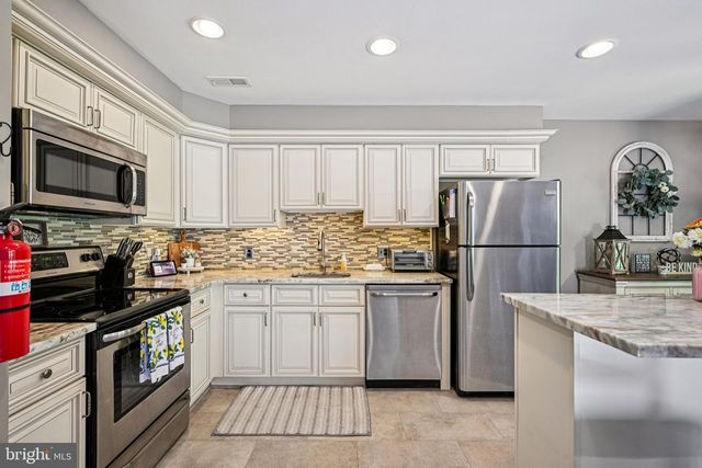 44 BRIDGEWATER DR, Marlton, NJ 08053