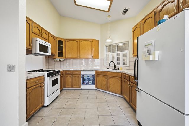 187 Mitchell Avenue, Tulare, CA 93274