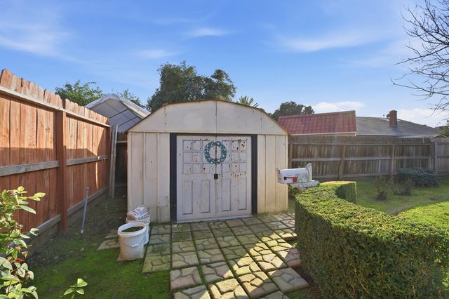 187 Mitchell Avenue, Tulare, CA 93274