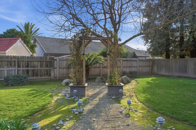 187 Mitchell Avenue, Tulare, CA 93274