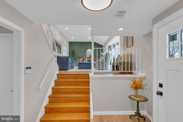 122 LEEDS RD, Mount Laurel, NJ 08054