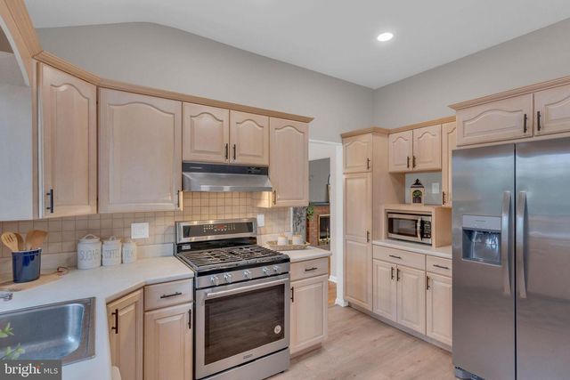 122 LEEDS RD, Mount Laurel, NJ 08054