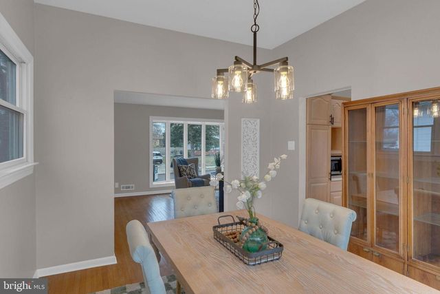 122 LEEDS RD, Mount Laurel, NJ 08054