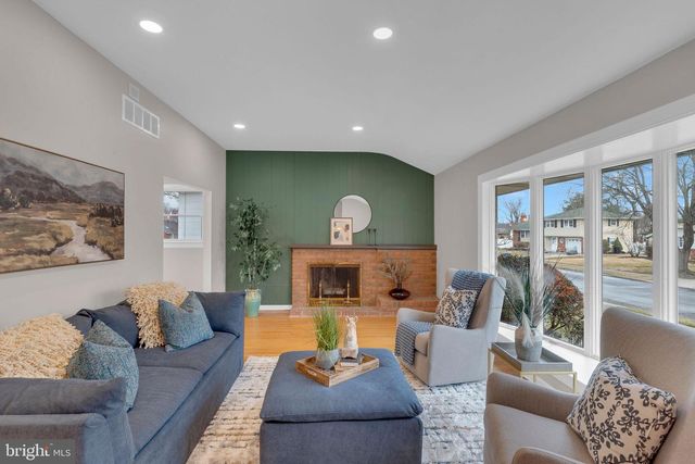 122 LEEDS RD, Mount Laurel, NJ 08054