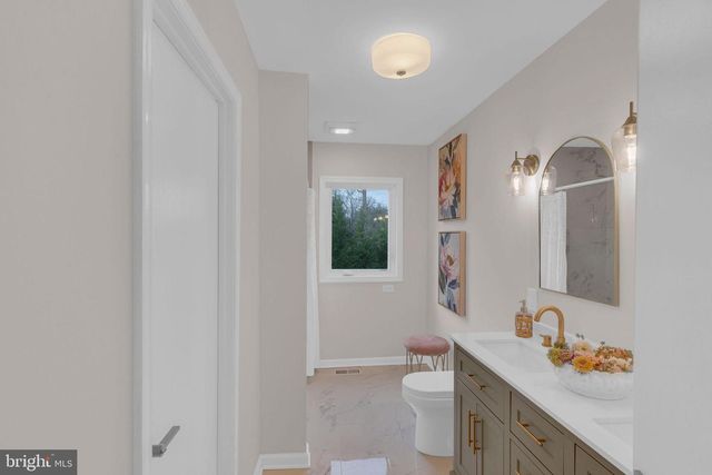 122 LEEDS RD, Mount Laurel, NJ 08054