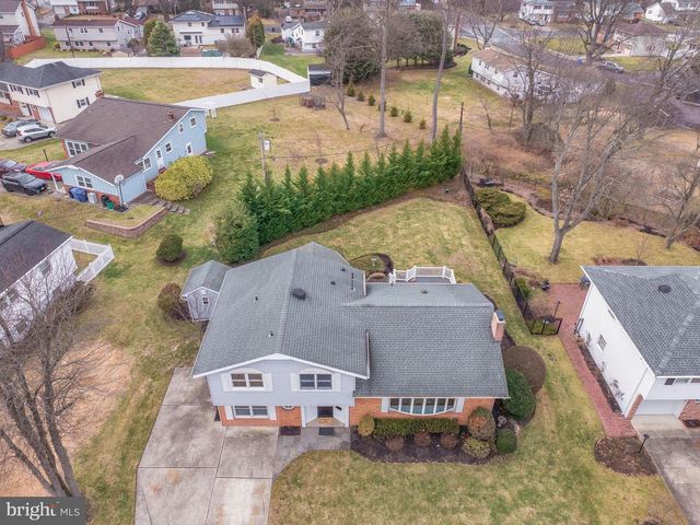 122 LEEDS RD, Mount Laurel, NJ 08054