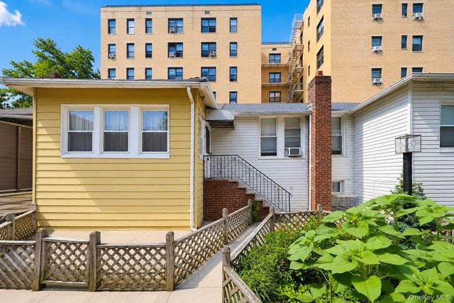 30 West End Avenue 6, Brooklyn, NY 11235