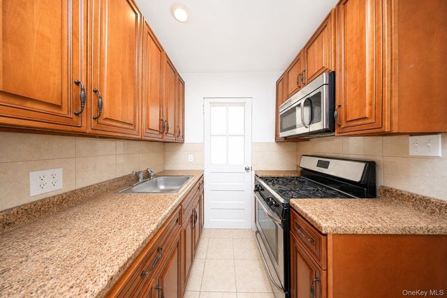 30 West End Avenue 6, Brooklyn, NY 11235