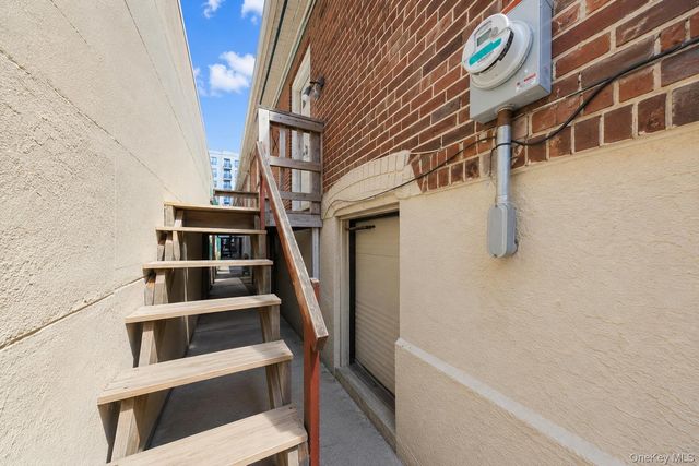 30 West End Avenue 6, Brooklyn, NY 11235