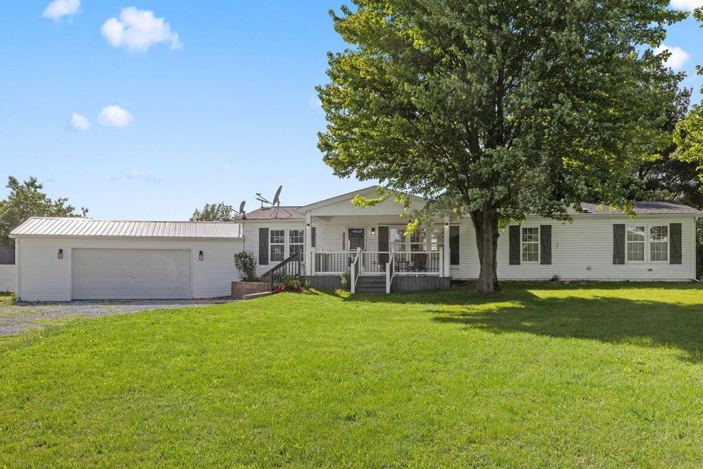 15193 Hall Road NW, Mount Vernon, OH 43050