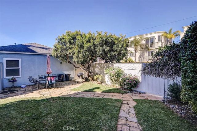 98 Highland Avenue, Manhattan Beach, CA 90266