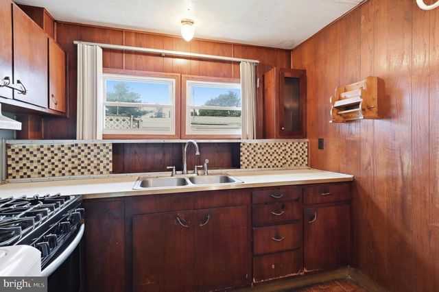374 MAPLE AVE, Hanover, PA 17331