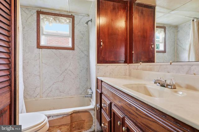 374 MAPLE AVE, Hanover, PA 17331