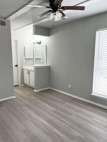 6200 W Tidwell Road 1901, Houston, TX 77092