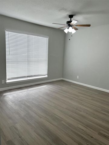 6200 W Tidwell Road 1901, Houston, TX 77092