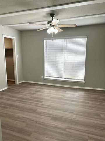 6200 W Tidwell Road 1901, Houston, TX 77092