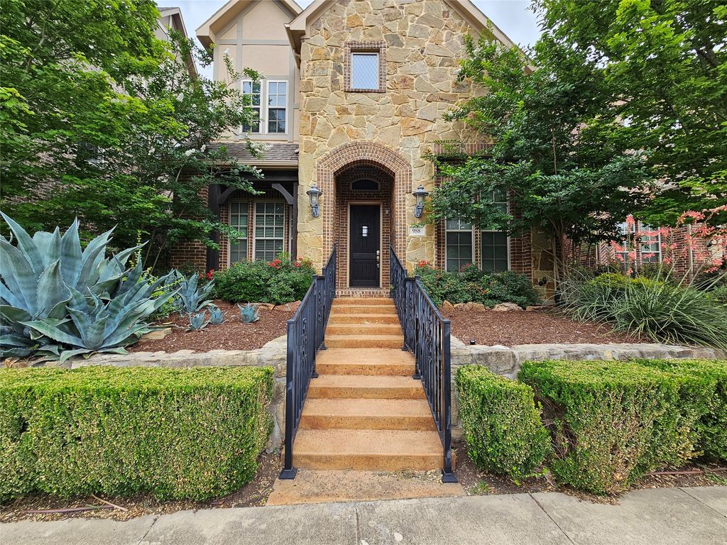 988 Shadyside Lane, Dallas, TX 75223