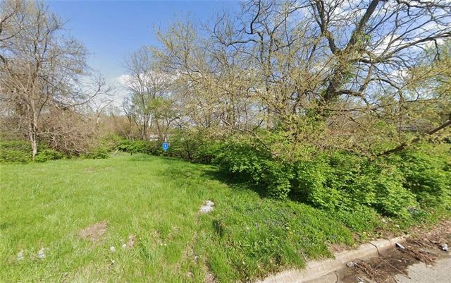 5221 Chestnut Avenue, Kansas City, MO 64130