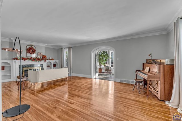 1610 SW Plass AVE, Topeka, KS 66604