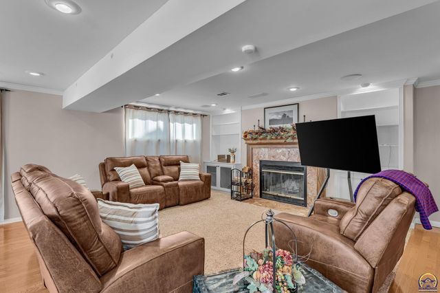 1610 SW Plass AVE, Topeka, KS 66604