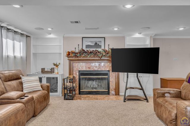 1610 SW Plass AVE, Topeka, KS 66604