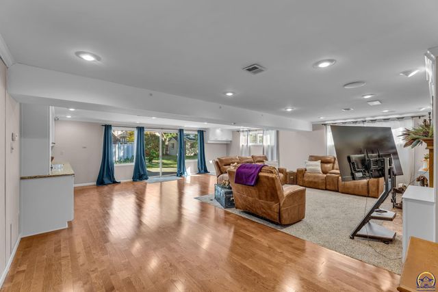 1610 SW Plass AVE, Topeka, KS 66604