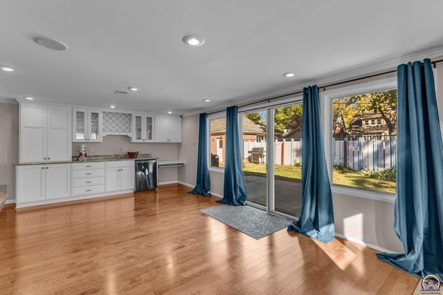 1610 SW Plass AVE, Topeka, KS 66604