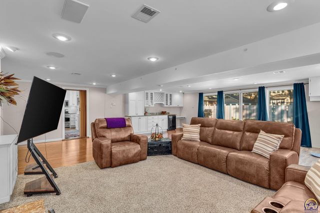 1610 SW Plass AVE, Topeka, KS 66604