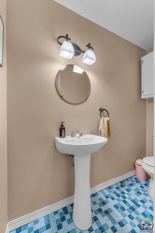 1610 SW Plass AVE, Topeka, KS 66604