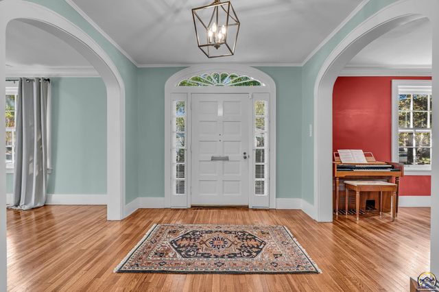 1610 SW Plass AVE, Topeka, KS 66604