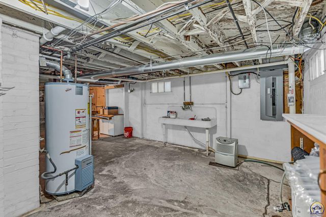 1610 SW Plass AVE, Topeka, KS 66604