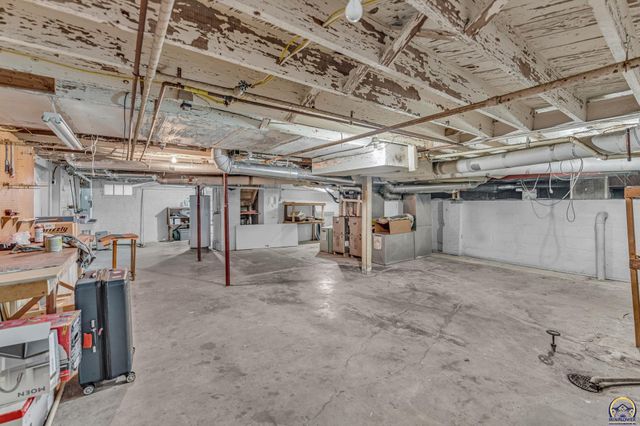 1610 SW Plass AVE, Topeka, KS 66604