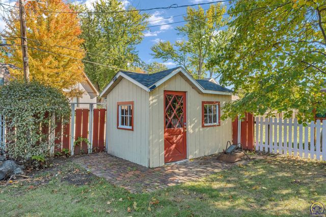 1610 SW Plass AVE, Topeka, KS 66604