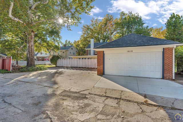 1610 SW Plass AVE, Topeka, KS 66604