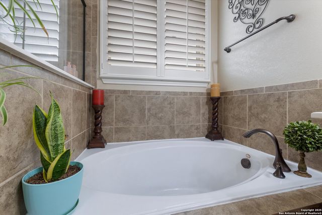 8217 Lovela Bend, San Antonio, TX 78254