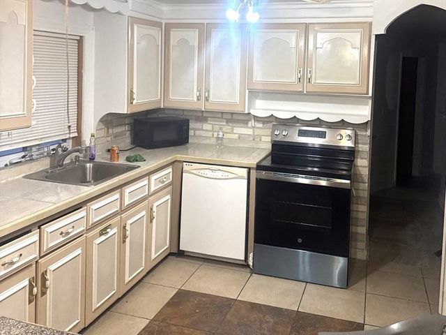 1 Rockland Road Ct, Auburn, MA 01501