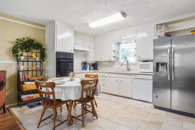 5428 Sabelle Lane, Haltom City, TX 76117