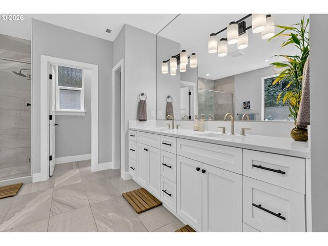 9228 Sw 50TH Ave, Portland, OR 97219