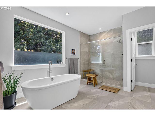 9228 Sw 50TH Ave, Portland, OR 97219