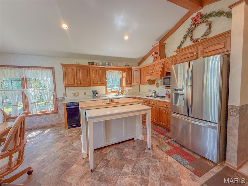 Image 16 of property listing at 25409 415th Street, Pittsfield, IL 62363
