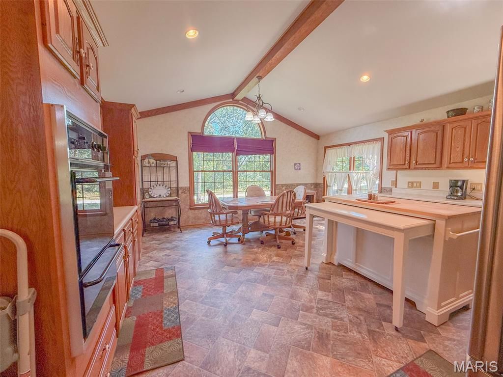 Image 17 of property listing at 25409 415th Street, Pittsfield, IL 62363