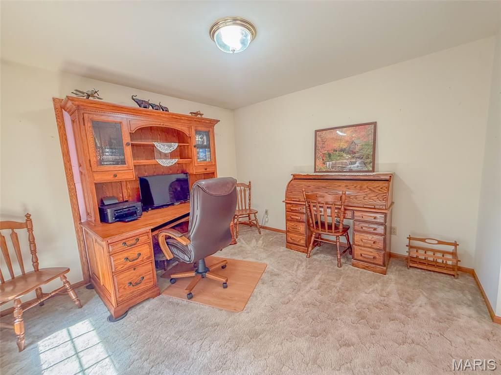 Image 24 of property listing at 25409 415th Street, Pittsfield, IL 62363