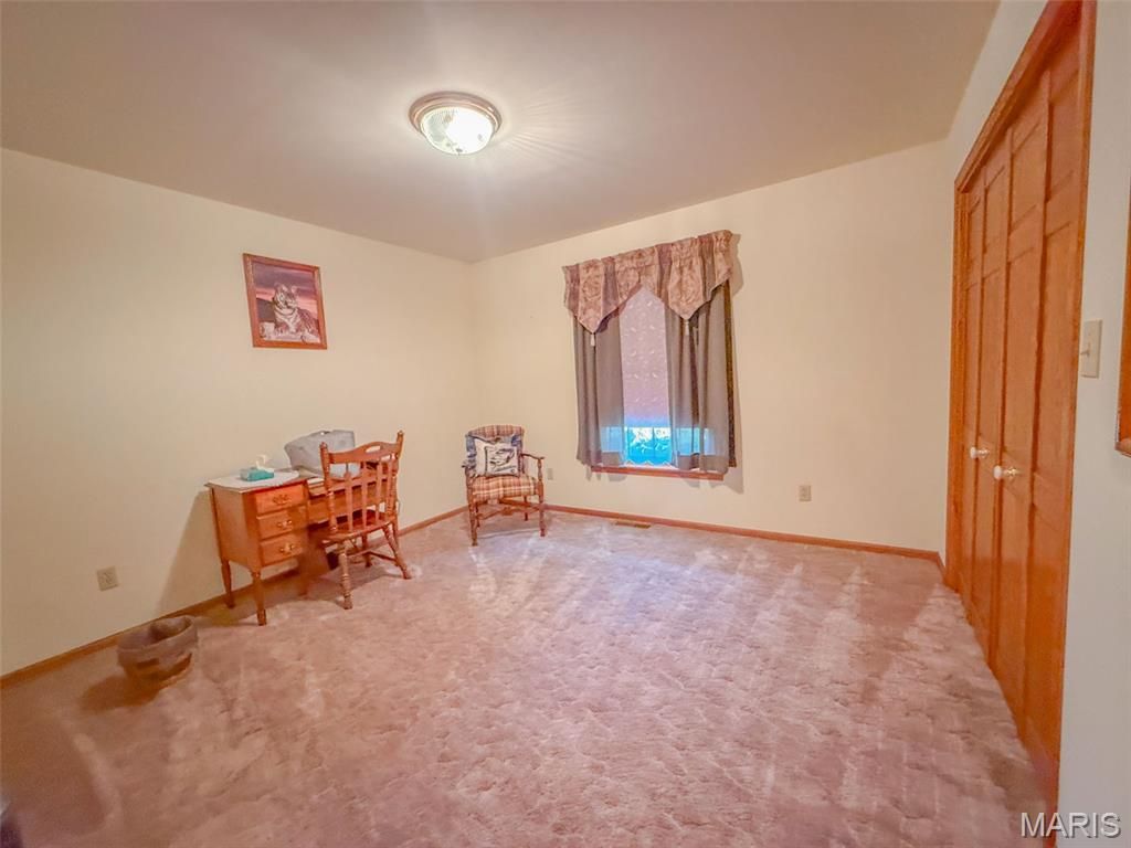 Image 26 of property listing at 25409 415th Street, Pittsfield, IL 62363