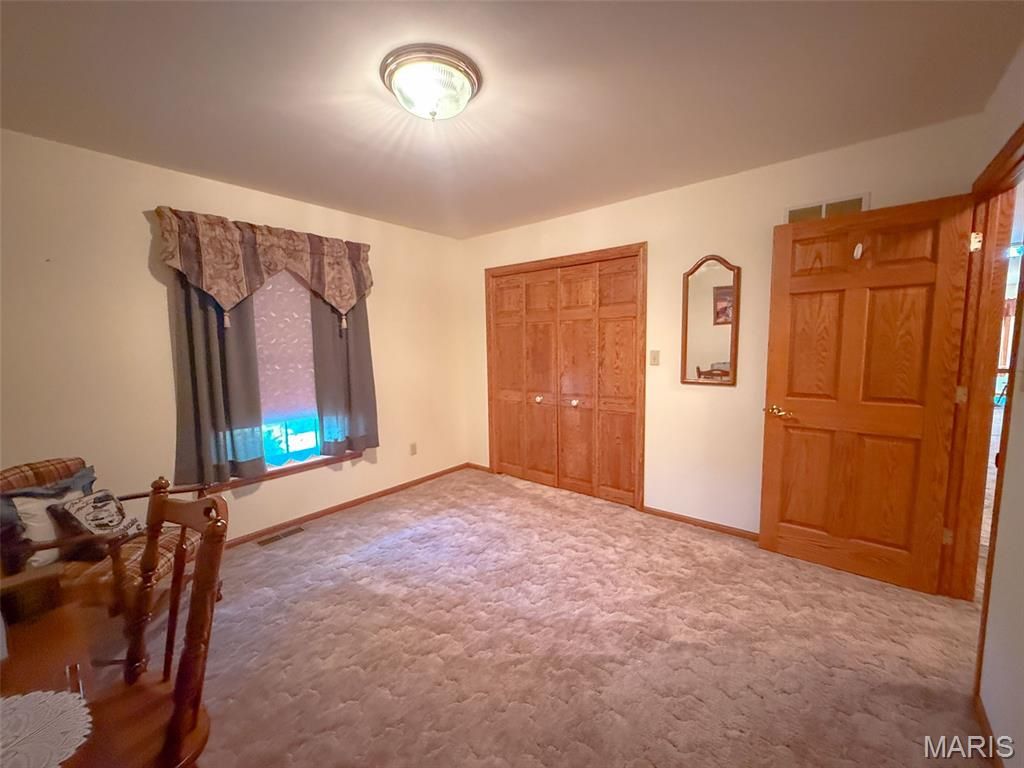Image 27 of property listing at 25409 415th Street, Pittsfield, IL 62363