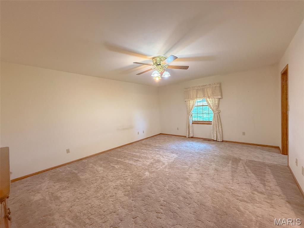 Image 28 of property listing at 25409 415th Street, Pittsfield, IL 62363