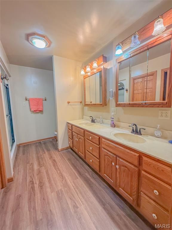 Image 31 of property listing at 25409 415th Street, Pittsfield, IL 62363