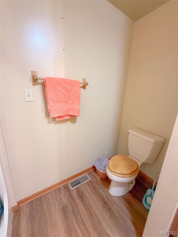 Image 34 of property listing at 25409 415th Street, Pittsfield, IL 62363