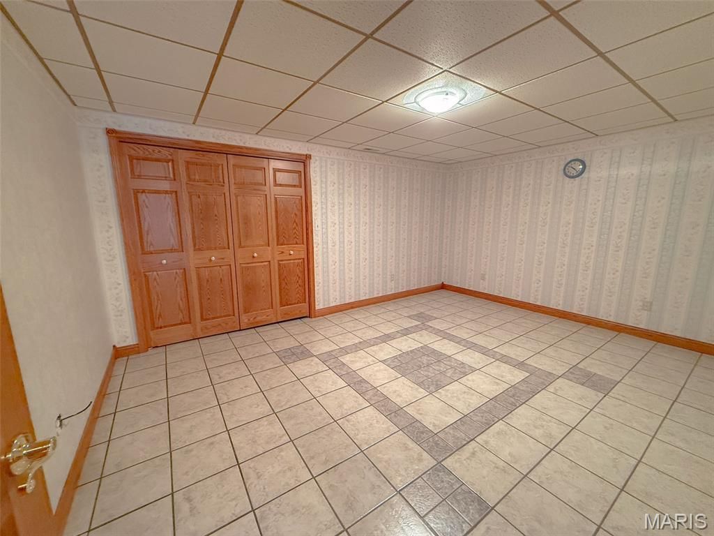 Image 39 of property listing at 25409 415th Street, Pittsfield, IL 62363